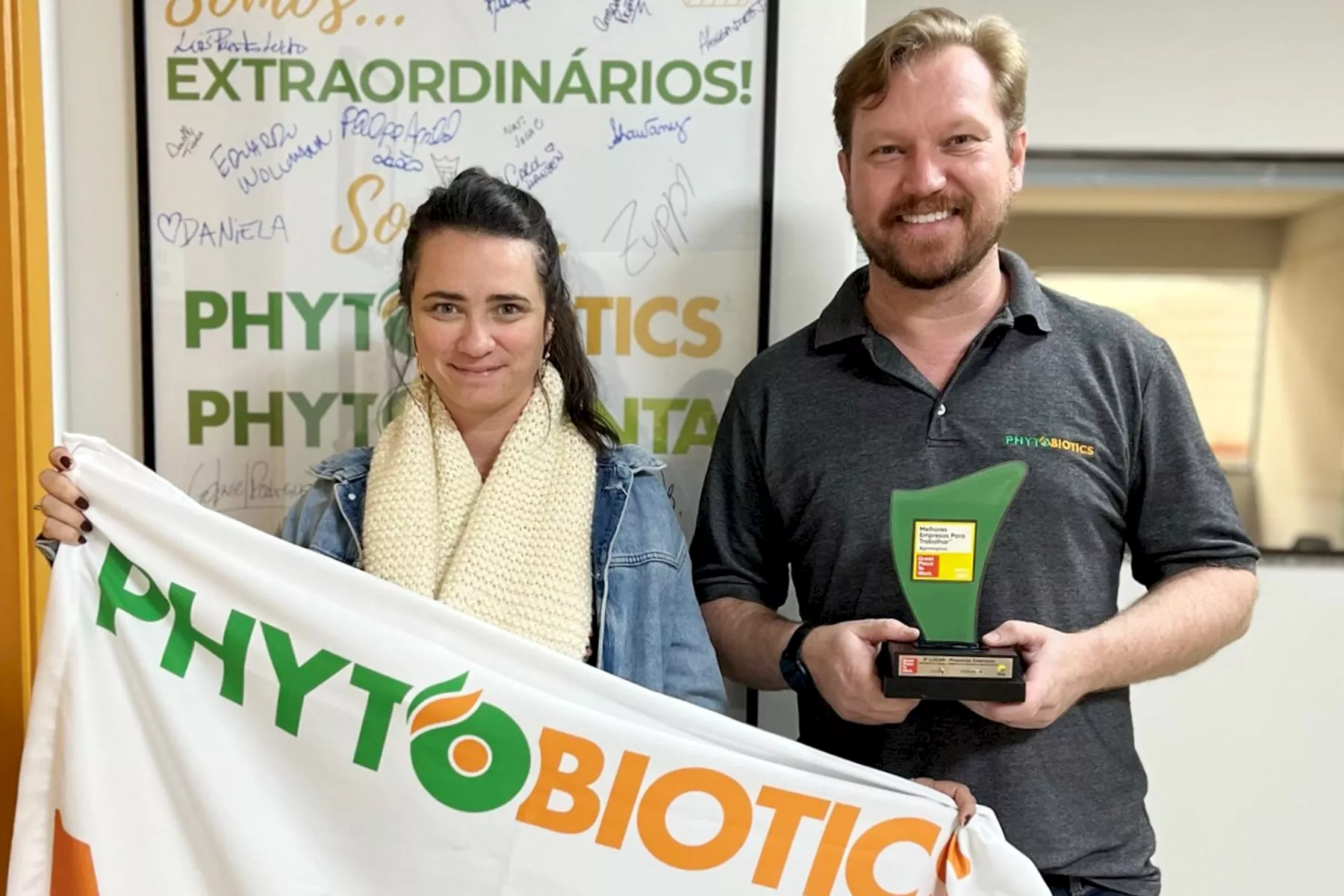 Phytobiotics Brasil - Beatriz Dreves and Germano Eichner presenting Great Place to Work 2023 Award